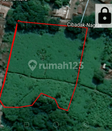 Tanah di pinggir jalan utama