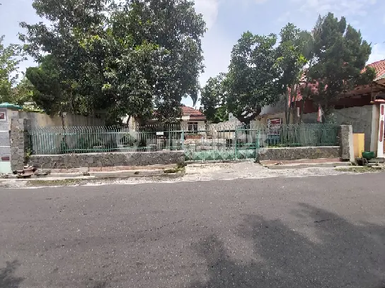 Rumah lama hitung tanah strategis dekat jalan gajah mada solo