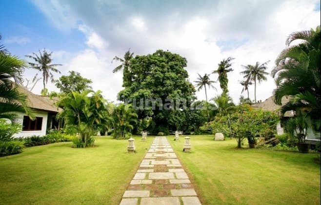 TANAH BONUS BANGUNAN VILLA LOKASI SEMINYAK