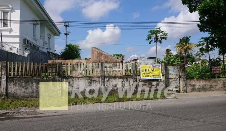 Tanah di pinggir jalan daerah Sekip, Lima Puluh, Pekanbaru..