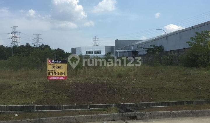 Kavling luas di dalam kawasan industri Delta Silicon 3