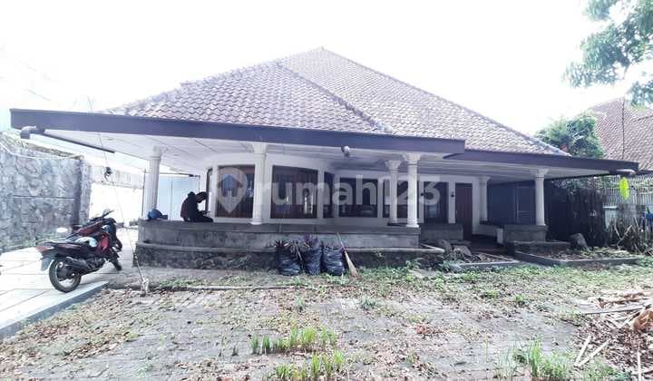 MURAH !!!! RUMAH LAMA HITUNG TANAH DI JL. RIAU BANDUNG