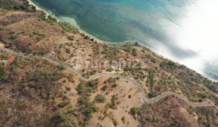 Tanah seluas 23.115 m2, Berada di pinggir jalan raya aspal hotmix, tepat dibukit dengan sunset dan ocean view terbaik