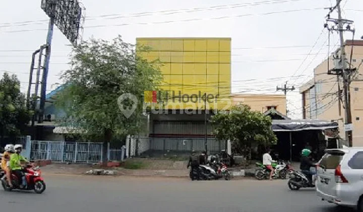 Strategic Warehouse and Store in the Center of Semarang City Strategic Warehouse and Store in the Center of Semarang City