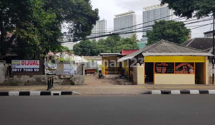 Exclusive plot in Menteng Soeroso