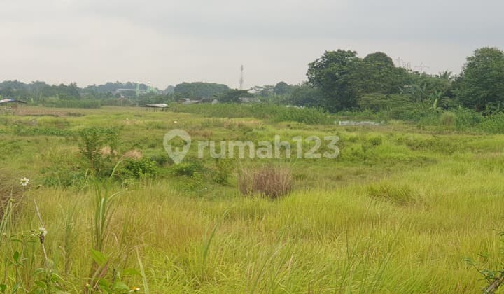 Land along the roadside in Serang Baru, Bekasi.