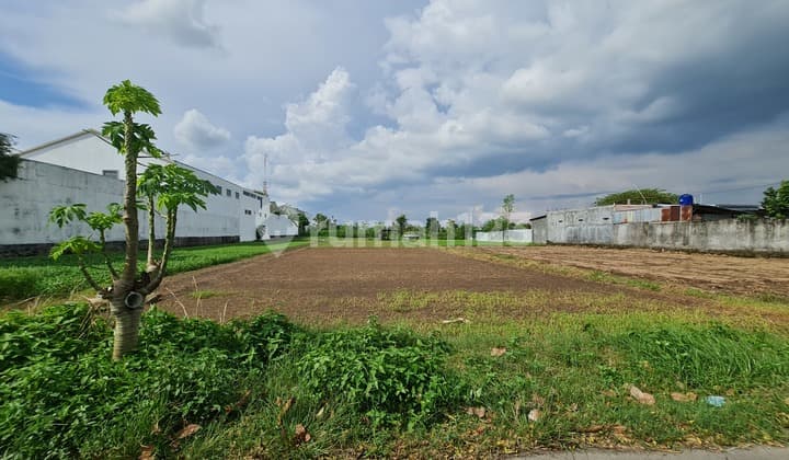 Strategic land near Adi Sumarmo Solo Airport.