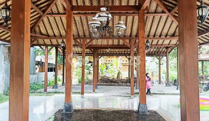 Tanah Luas Bonus Bangunan Dan 2 Pendopo Joglo Jati Daerah Seyegan Sleman