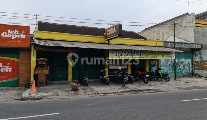 Rumah hitung tanah strategis jalan muh.yamin solo