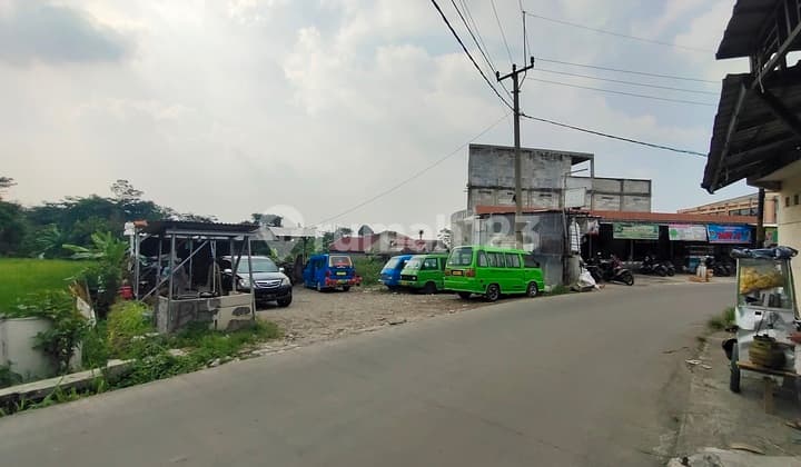 Super Strategic Commercial Land with a growing surrounding environment.