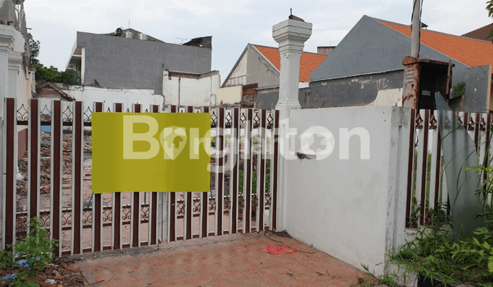 KAVLING MANYAR HADAP SELATAN