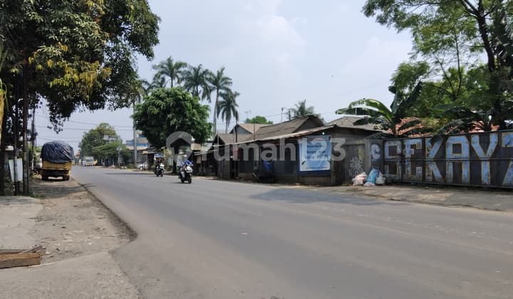 Land on Naragong Street, Cileungsi Dayeuh, can accommodate 40-foot container trucks.