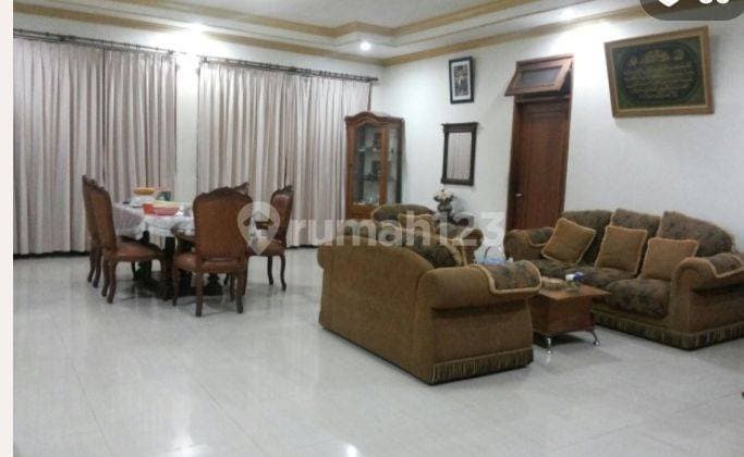 Land in Umar Wirahadikusumah, Sumedang