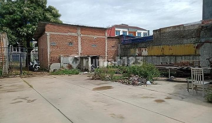 Ruang usaha lokasi strategis itung tanah di jalan utama Antapani Bandung