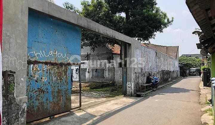 A 1,903 square meter plot in Curug near the Cisalak Toll Gate 2 entrance.