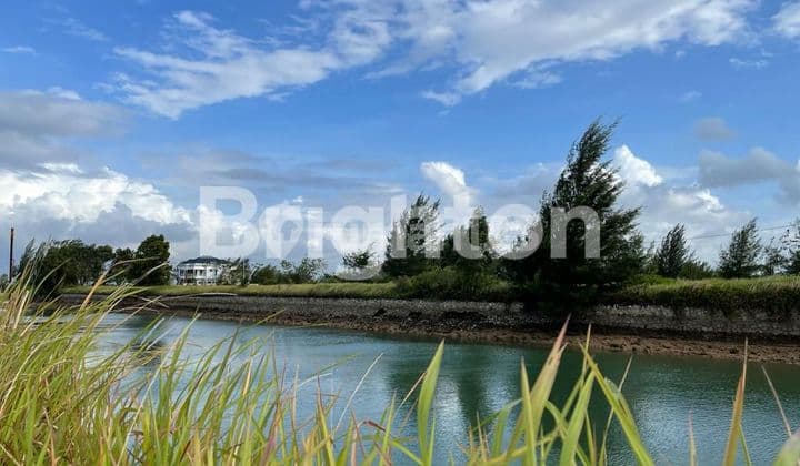 dekat tempat pariwisata,