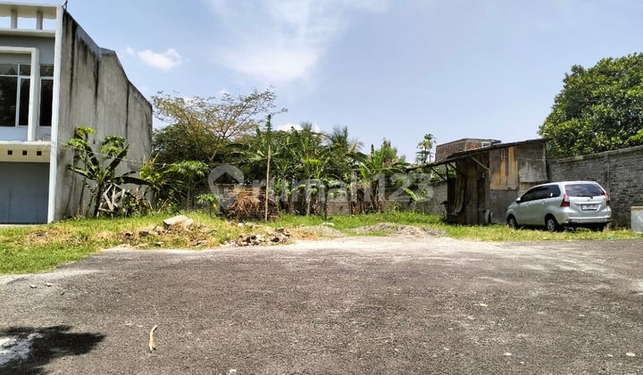 Matured Land in Cijerah, Busy Area Near Market, Suitable for Shop Houses.