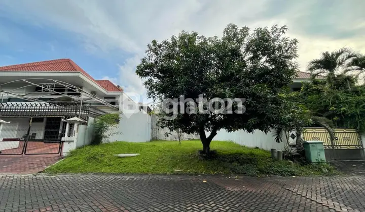 Graha family kotak kanan kiri ada bangunan