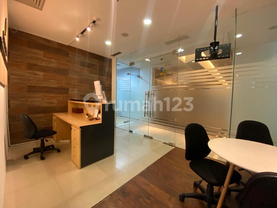 Disewakan Ruang Kantor Central Park Apl, Lokasi Strategis, Dekat dengan Mall Central Park