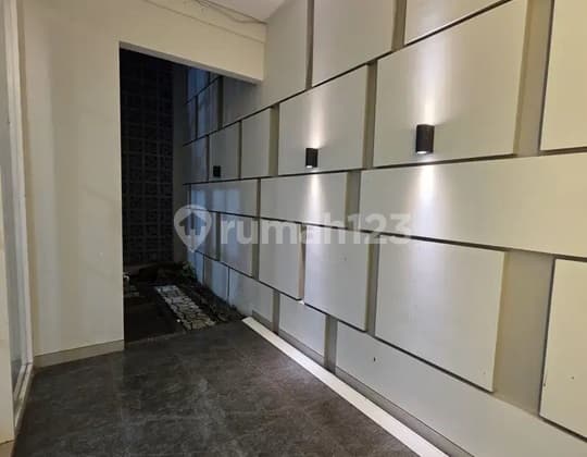 Dijual Rumah Greenlake Citraland - Surabaya Barat