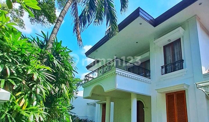Classic House Prime Area Quiet Close To Senayan