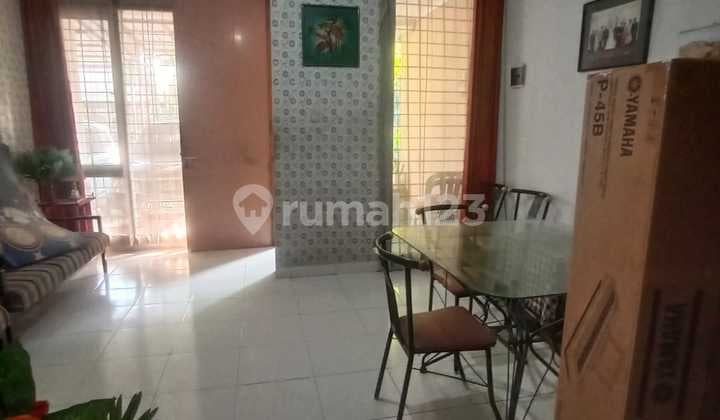 Rumah Minimalis di Istana Sudirman