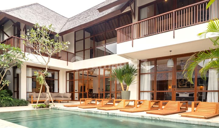 Leasehold - Tropical Luxury Living - Elegant 6 Bedroom Villa With Private Pool & Gym