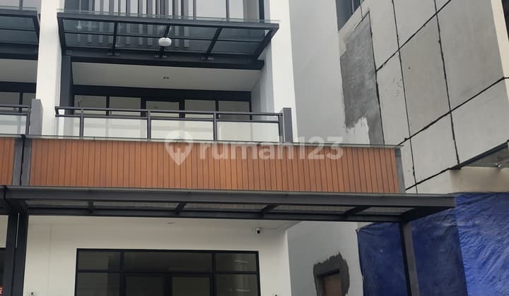 Quick Sale: Hampton Promenade Shophouse in Gading Serpong