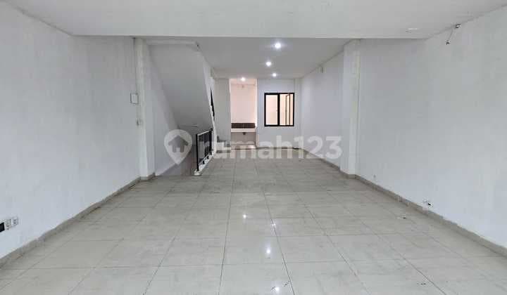 Disewakan Ruko PIK, 5x15, 5 lantai, hadap jalan raya, Lokasi Bagus