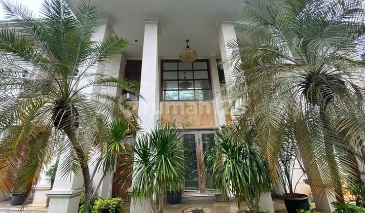 Dijual Rumah di Kebayoran Baru Jaksel Lt 709m 2 Lantai SHM