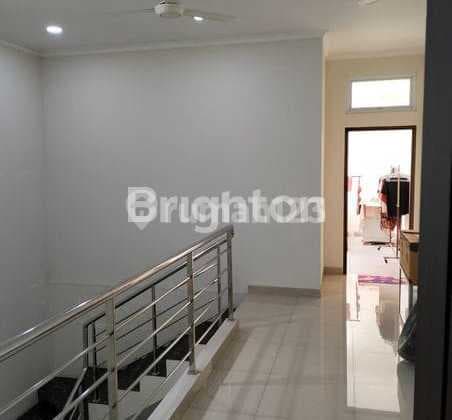 New House Ready to Occupy in Pluit AreaFor SaleHousePluit Putra Street - North JakartaLand Area 100 m², Building Area 225 m²3+1 Bedrooms, 3+1 BathroomsDimensions 5 x 20 mElectricity 4400 VA3,500,000,000 IDR SHMFacing NorthFor Sale New House in Pluit Area
Land Area: 100 m²
Land Dimensions: 5 x 20 m
Number of Floors: 3
Area