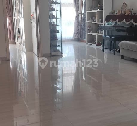 Rumah Cakep Homey Siap Huni Selangkah Ke Swimming Pool