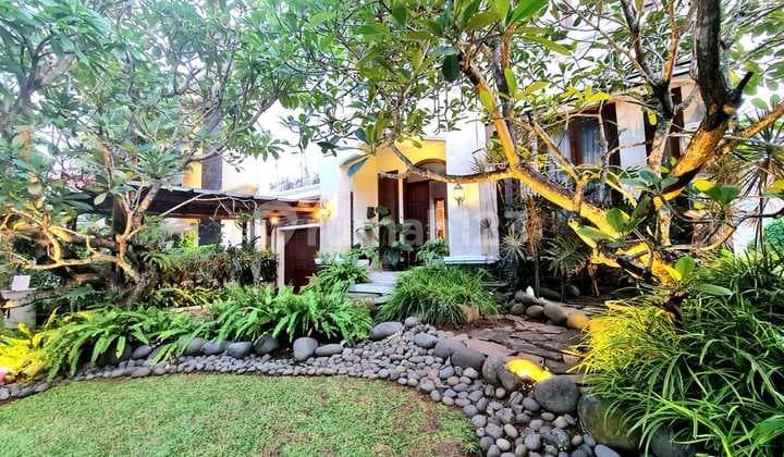 Rumah Mewah Ala Villa Ada Pool di Alam Sutera