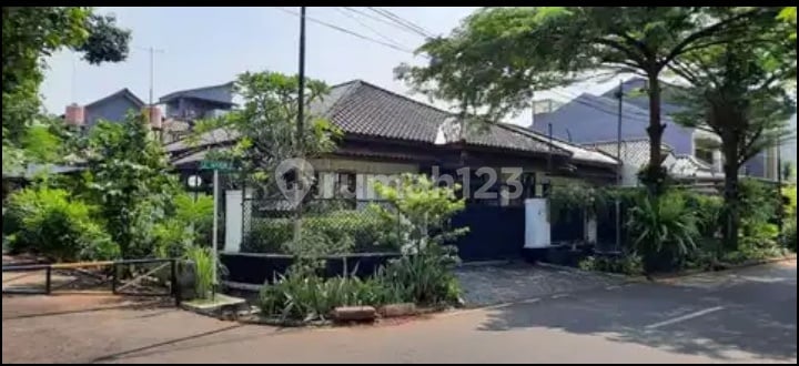 Rumah di Komplek Perumahan Elit Billymoon, Pondok Kelapa
