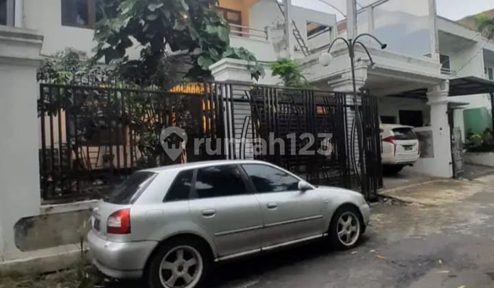 Rumah Dalam Komplek Perumahan One Gate System Di Pasar Minggu