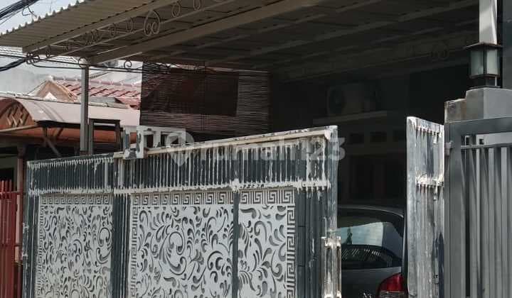 Rumah Dalam Komplek dan Siap Huni Lokasi Hanya 20 Menit ke Satsiun Kcik Halim Lingkungan Aman dan Nyaman di Duren Sawit Jakarta Timur