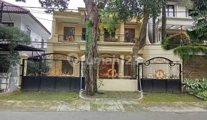 Disewakan Rumah 2 Lantai Cocok Buat Tempat Tinggal, Kos Kosan , Kantor , dan Usaha Lain Lokasi di Melawai Kebayoran Baru Jakarta Selatan Dekat ke Blok M dan MRT Blok M