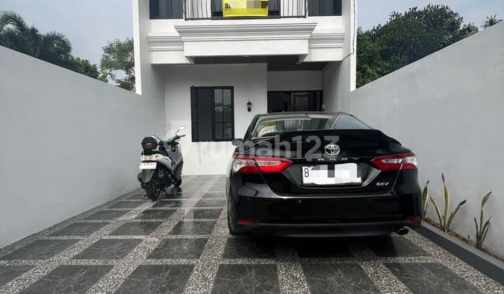 Rumah Klasik Modern, Kondisi Siap Huni Lokasi Tidak Banjir Dekat Aakses Tol Jatiasih Row Jalan Lebar 6 Mdter Dekat ke Jalan Raya Utama di Jatiasih