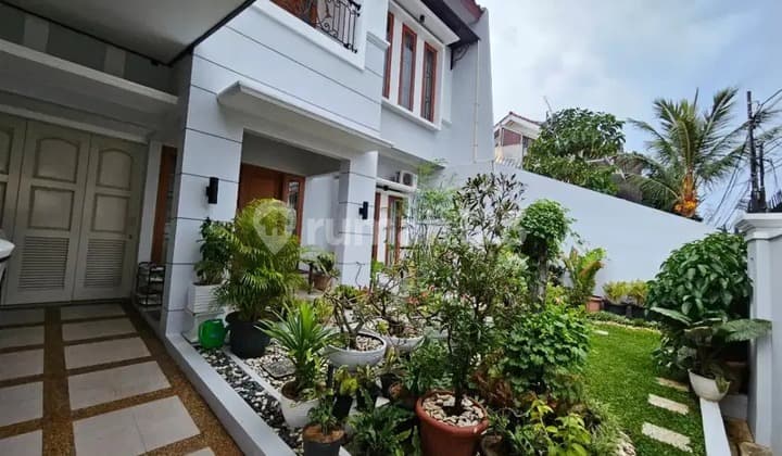 Rumah di Duren Sawit Mewah Full Furnis Lokasi Dekat Stasiun