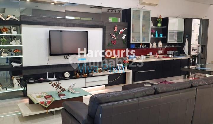 Turun Harga Rumah Bagus Modern di Green Garden, Jakarta Barat.