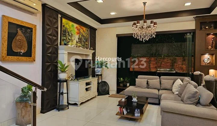 Dijual Rumah Mewah dan Bagus di Komplek Premier Mansion, Bandengan. Harga Nego