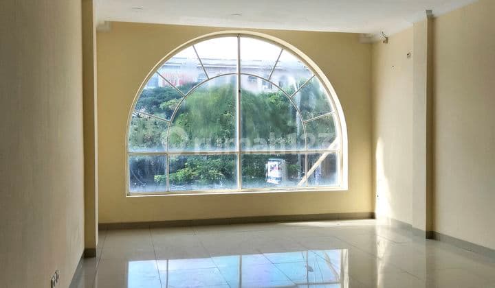 Ruko Hadap Jalan Boulevard Green Lake City