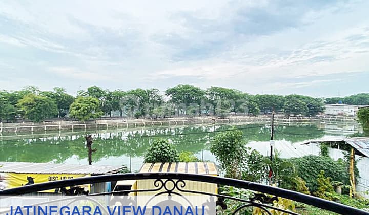 Rumah Langka 2 Lantai View Danau di Jatinegara, Jakarta Timur