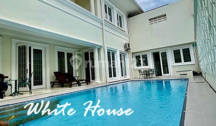 White House Super Mewah Jl. Kartika Utama Pondok Indah, Jakarta