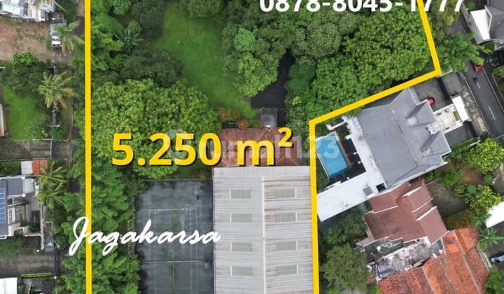 Garden House and Tennis Court on Main Street, Jagakarsa, South Jakarta