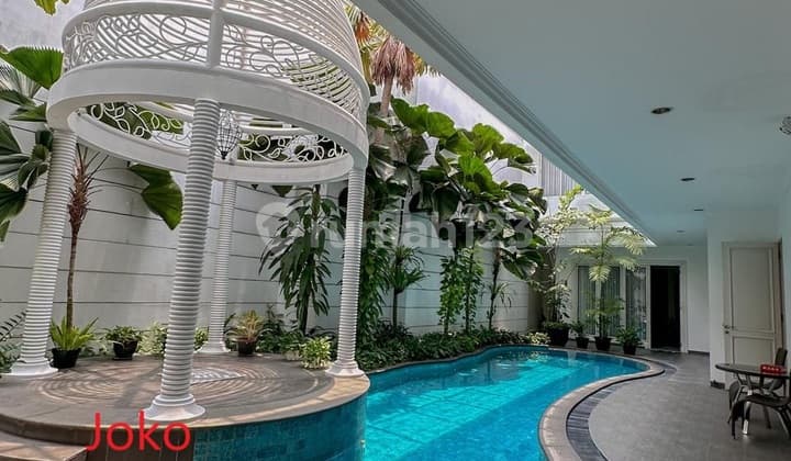 Super Luxurious Classic House in Kebon Kacang Area, Near Thamrin, Jakarta