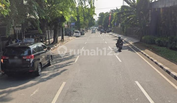 For Rent: Strategic Ready-to-Use Terraced Shophouse in Jatinegara