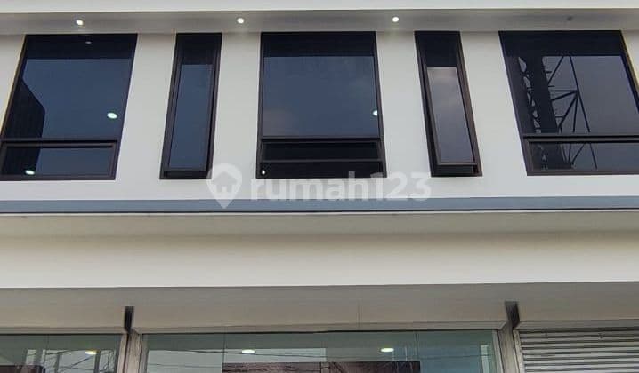 Disewakan Ruko Strategis Pinggir Jalan Utama di Tebet