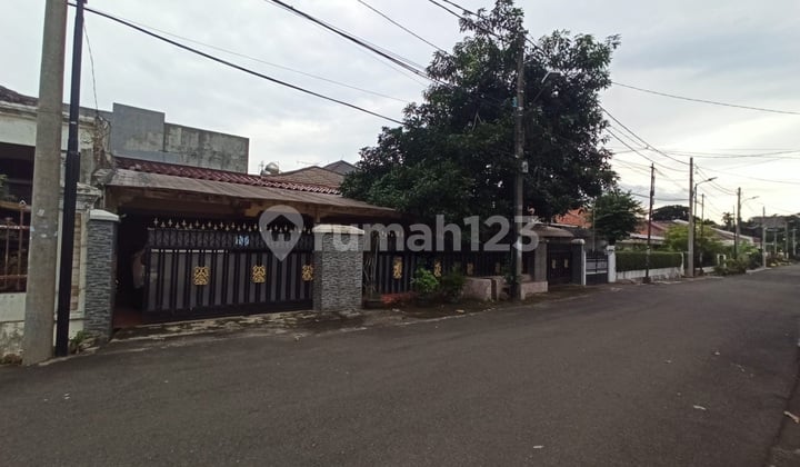For Sale House in Elite Complex Gudang Peluru Tebet Jakarta
