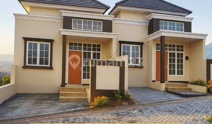 Rumah Modern Classic Kota Malang - Udara Sejuk Dataran Tinggi & Fasilitas Resort Lengkap